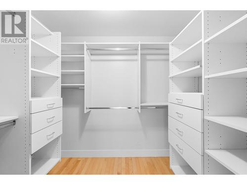 32Xx 1077 W Cordova, Vancouver, BC - Indoor With Storage