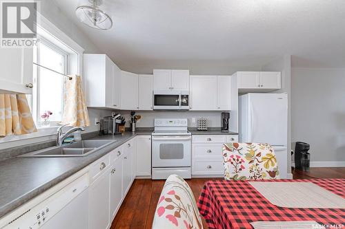 375 Southwood Drive, Prince Albert, SK - Indoor Photo Showing Kitchen With Double Sink