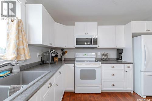 375 Southwood Drive, Prince Albert, SK - Indoor Photo Showing Kitchen