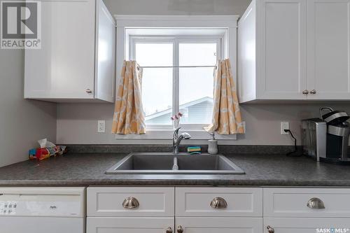 375 Southwood Drive, Prince Albert, SK - Indoor Photo Showing Kitchen With Double Sink