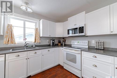 375 Southwood Drive, Prince Albert, SK - Indoor Photo Showing Kitchen With Double Sink