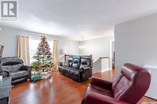 375 Southwood Drive, Prince Albert, SK - Indoor Photo Showing Living Room