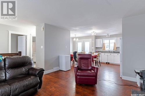 375 Southwood Drive, Prince Albert, SK - Indoor Photo Showing Living Room