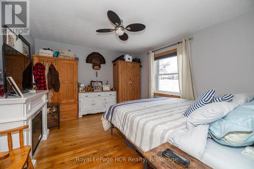 206 Crawford Road, Chatsworth, ON - Indoor Photo Showing Bedroom