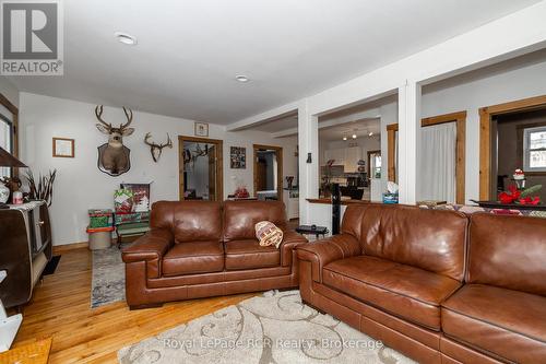 206 Crawford Road, Chatsworth, ON - Indoor Photo Showing Living Room