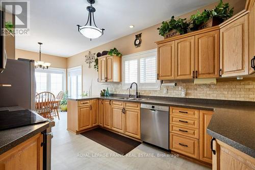 134 Southcrest Drive, Kawartha Lakes, ON - Indoor Photo Showing Kitchen