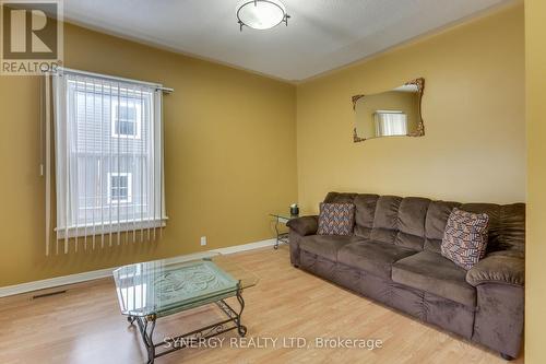 74 Caradoc Street N, Strathroy-Caradoc (Nw), ON - Indoor Photo Showing Living Room