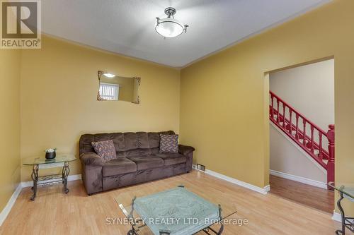 74 Caradoc Street N, Strathroy-Caradoc (Nw), ON - Indoor Photo Showing Living Room