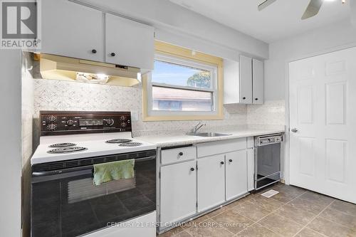 18 Jena Crescent, London, ON - Indoor Photo Showing Kitchen