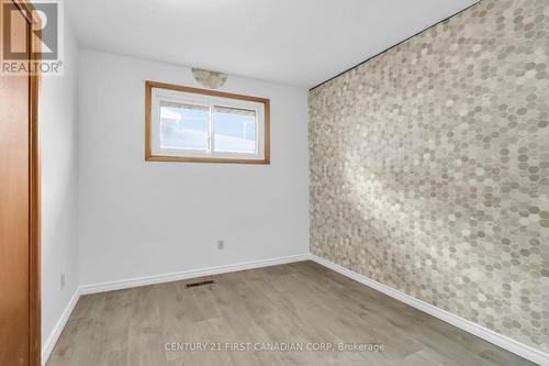 18 Jena Crescent, London, ON - Indoor Photo Showing Other Room