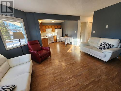 102 106 Mcdermid Drive, Prince George, BC - Indoor Photo Showing Living Room