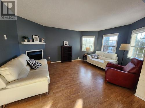 102 106 Mcdermid Drive, Prince George, BC - Indoor Photo Showing Living Room