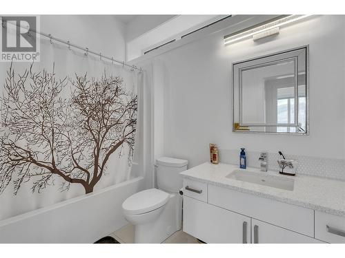 3514 Mckinley Beach Drive, Kelowna, BC - Indoor Photo Showing Bathroom