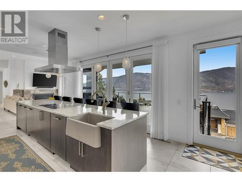 3514 Mckinley Beach Drive, Kelowna, BC - Indoor Photo Showing Kitchen With Upgraded Kitchen