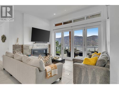 3514 Mckinley Beach Drive, Kelowna, BC - Indoor Photo Showing Living Room With Fireplace