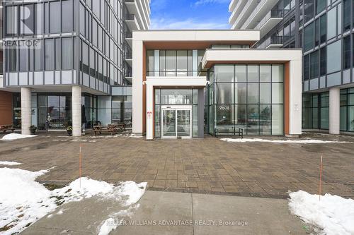 712B - 9600 Yonge Street, Richmond Hill, ON - Outdoor