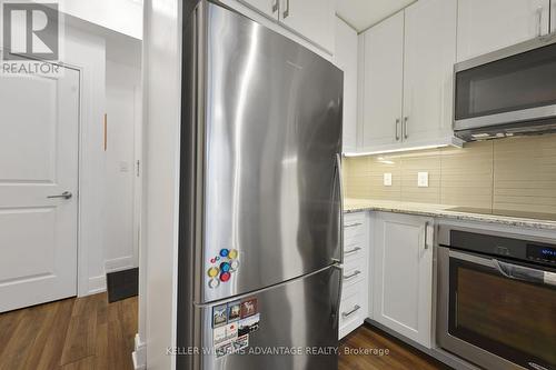 712B - 9600 Yonge Street, Richmond Hill, ON - Indoor Photo Showing Kitchen