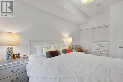 712B - 9600 Yonge Street, Richmond Hill, ON - Indoor Photo Showing Bedroom