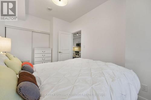 712B - 9600 Yonge Street, Richmond Hill, ON - Indoor Photo Showing Bedroom