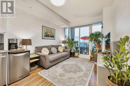 712B - 9600 Yonge Street, Richmond Hill, ON - Indoor Photo Showing Living Room With Fireplace