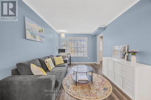 28 Leggott Avenue, Barrie, ON - Indoor Photo Showing Living Room