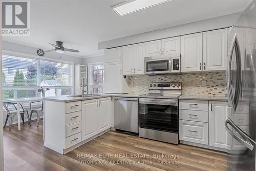 28 Leggott Avenue, Barrie, ON - Indoor Photo Showing Kitchen With Upgraded Kitchen