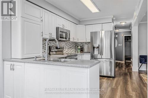 28 Leggott Avenue, Barrie, ON - Indoor Photo Showing Kitchen With Double Sink With Upgraded Kitchen