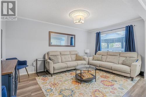 28 Leggott Avenue, Barrie, ON - Indoor Photo Showing Living Room