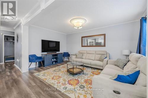 28 Leggott Avenue, Barrie, ON - Indoor Photo Showing Living Room