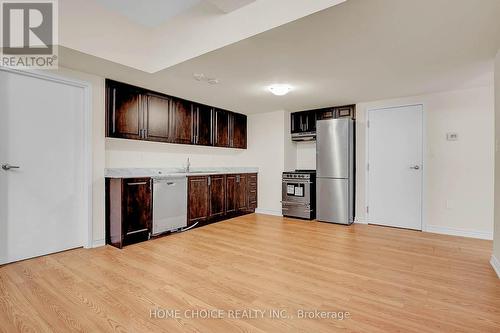 143 Terry Fox Drive, Barrie, ON - Indoor Photo Showing Kitchen