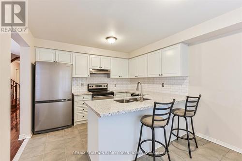 1106 Galesway Boulevard, Mississauga, ON - Indoor Photo Showing Kitchen With Double Sink