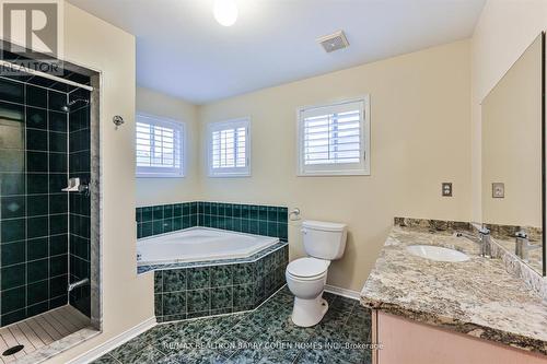 1106 Galesway Boulevard, Mississauga, ON - Indoor Photo Showing Bathroom