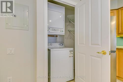 101 - 40 Old Mill Road, Oakville, ON - Indoor Photo Showing Laundry Room