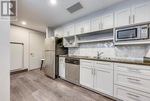 101 - 40 Old Mill Road, Oakville, ON - Indoor Photo Showing Kitchen