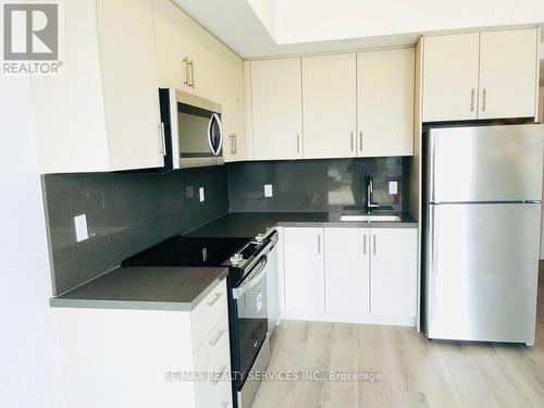 95 Attmar Drive, Brampton, ON - Indoor Photo Showing Kitchen With Stainless Steel Kitchen