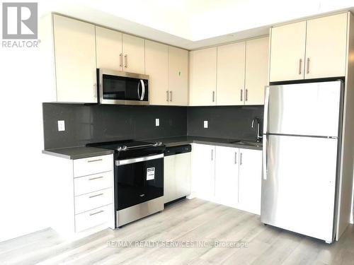 95 Attmar Drive, Brampton, ON - Indoor Photo Showing Kitchen