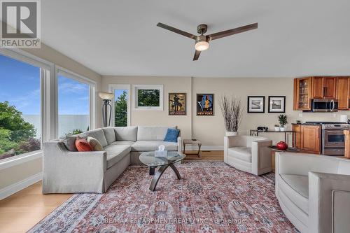 68 Lakeside Drive, Haldimand, ON - Indoor Photo Showing Living Room