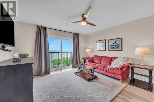 68 Lakeside Drive, Haldimand, ON - Indoor Photo Showing Living Room