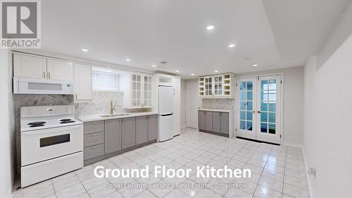 19 Radford Drive, Brampton, ON - Indoor Photo Showing Kitchen