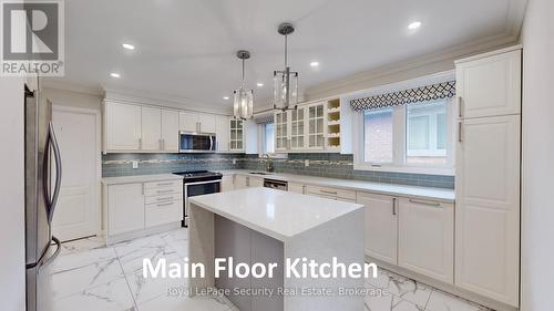 19 Radford Drive, Brampton, ON - Indoor Photo Showing Kitchen With Upgraded Kitchen