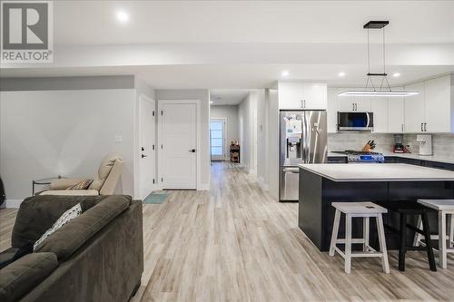 929 Waterloo Crescent, Castlegar, BC - Indoor Photo Showing Kitchen With Upgraded Kitchen