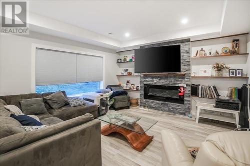 929 Waterloo Crescent, Castlegar, BC - Indoor Photo Showing Living Room With Fireplace