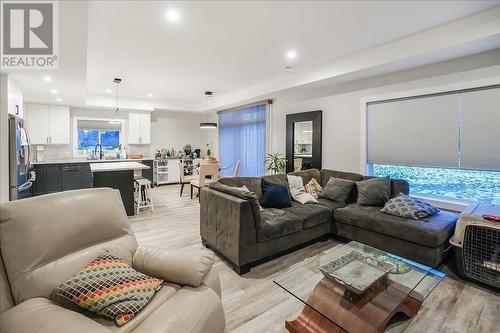 929 Waterloo Crescent, Castlegar, BC - Indoor Photo Showing Living Room