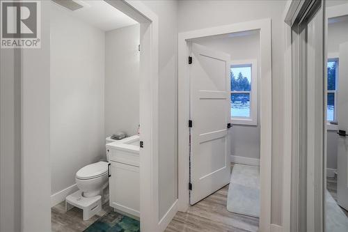 929 Waterloo Crescent, Castlegar, BC - Indoor Photo Showing Bathroom