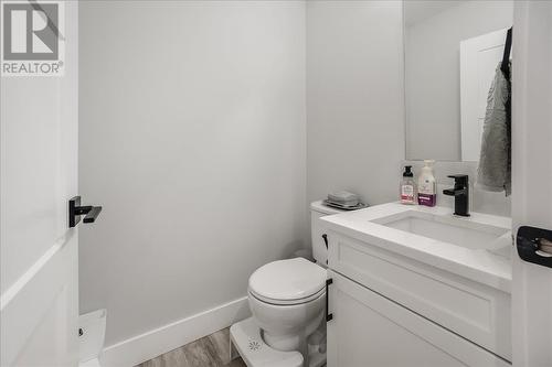 929 Waterloo Crescent, Castlegar, BC - Indoor Photo Showing Bathroom