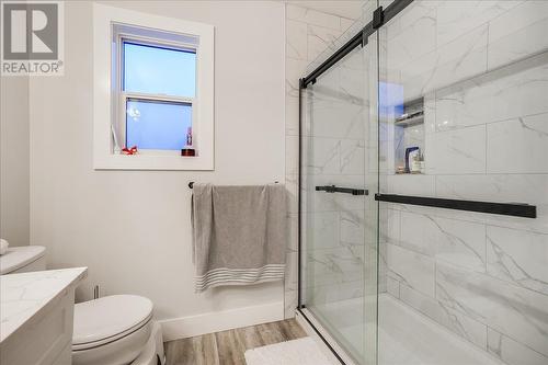 929 Waterloo Crescent, Castlegar, BC - Indoor Photo Showing Bathroom