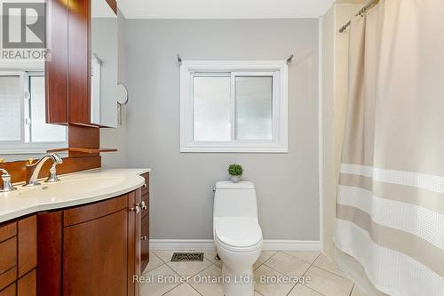 14 Lonsdale Drive, Guelph (June Avenue), ON - Indoor Photo Showing Bathroom