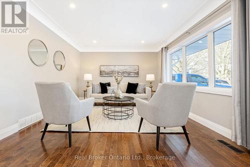 14 Lonsdale Drive, Guelph (June Avenue), ON - Indoor Photo Showing Living Room