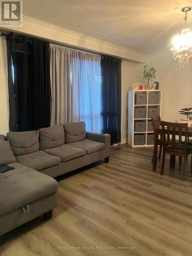 97 John Street E, Bradford West Gwillimbury, ON - Indoor Photo Showing Living Room