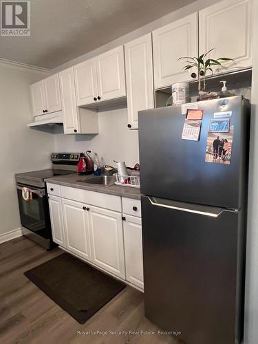 97 John Street E, Bradford West Gwillimbury, ON - Indoor Photo Showing Kitchen